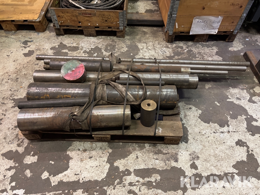 Pall med diverse metallämnen