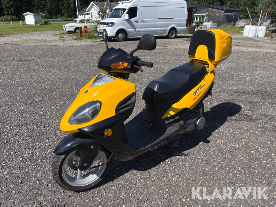 Motorcykel Qingqi QM125T-10D