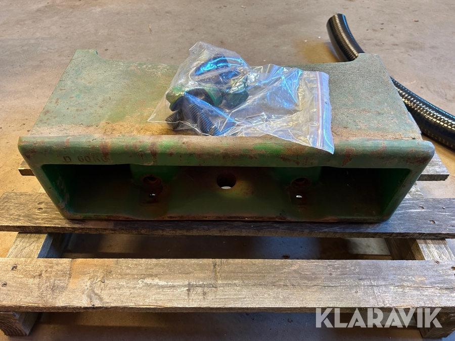Hållare till frontvikt John Deere 5820