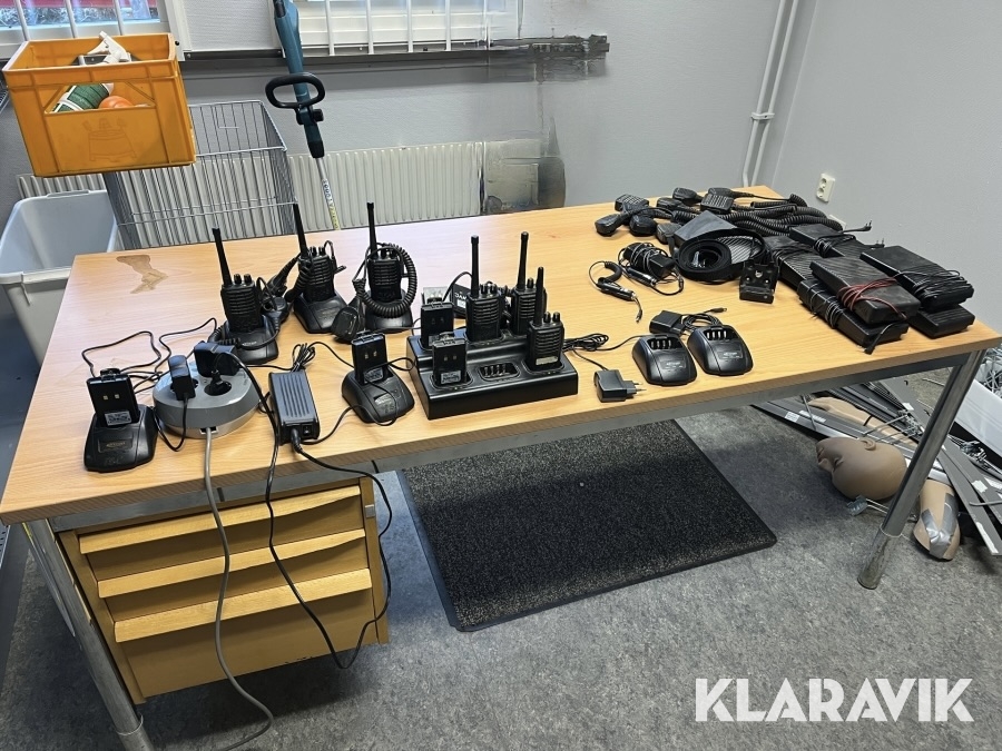 Komradio Kirisun Pt5200 6st ink laddare och diverse tillbehör