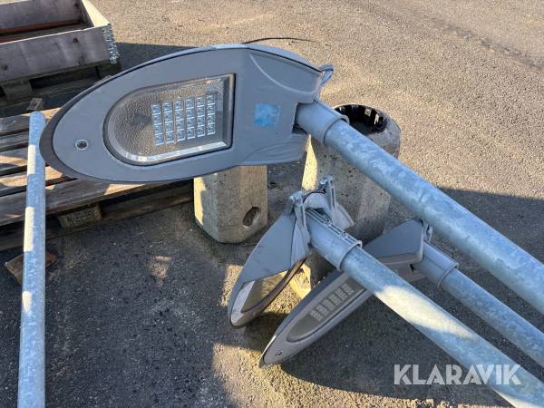 Lyktstolpar med armaturer 4st Polab