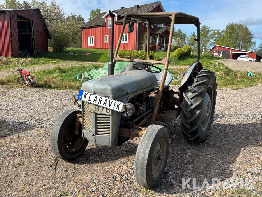 Veterantraktor Massey Ferguson Grålle