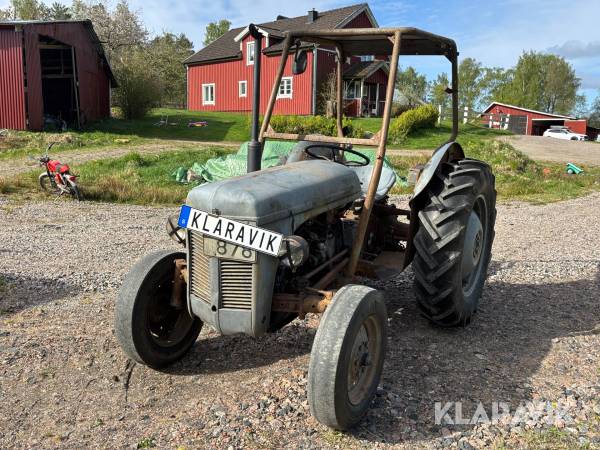 Veterantraktor Massey Ferguson Grålle