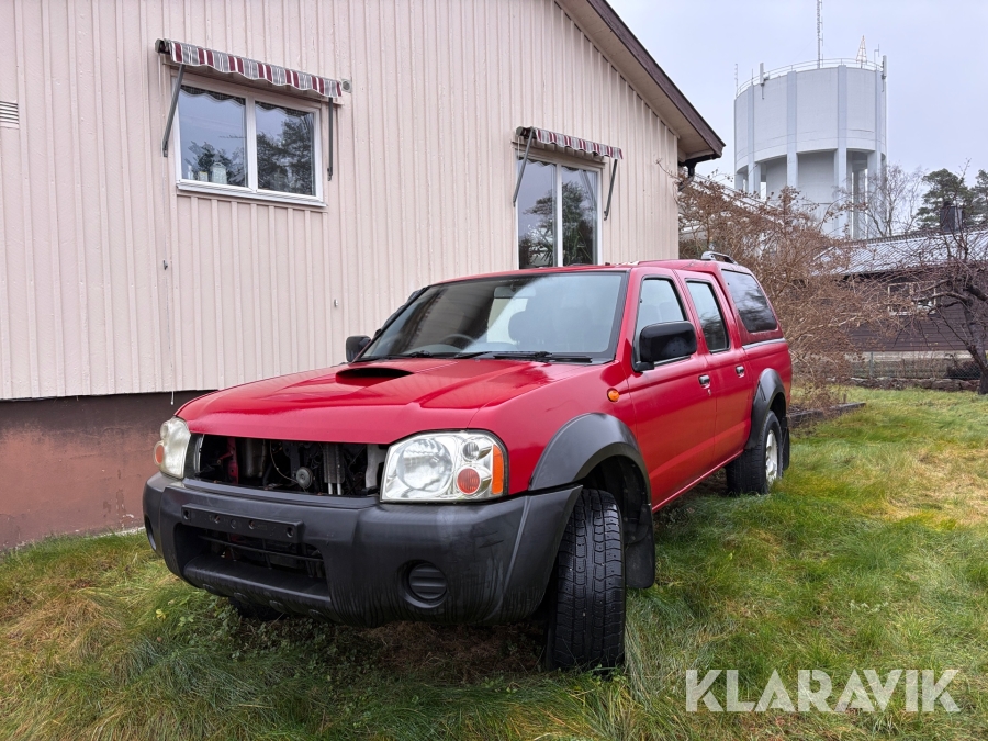 Pickup Nissan D22 2.5 DL 4X4 höger styrd