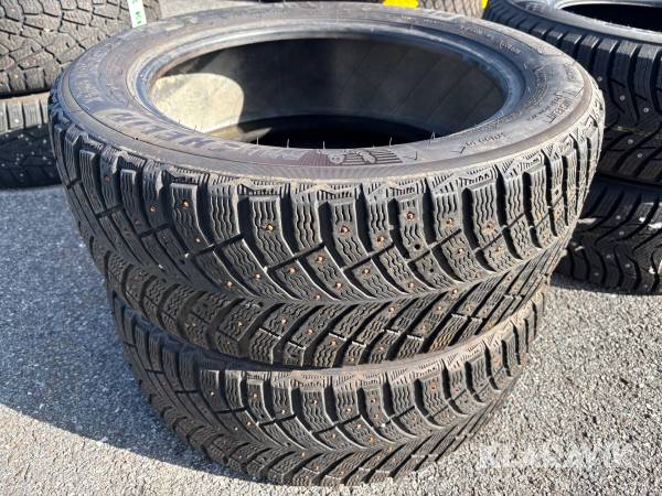 Vinterdäck Michelin 215/55-17 dubb