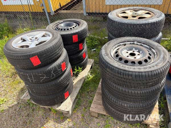 Däck på fälg 4 uppsättningar