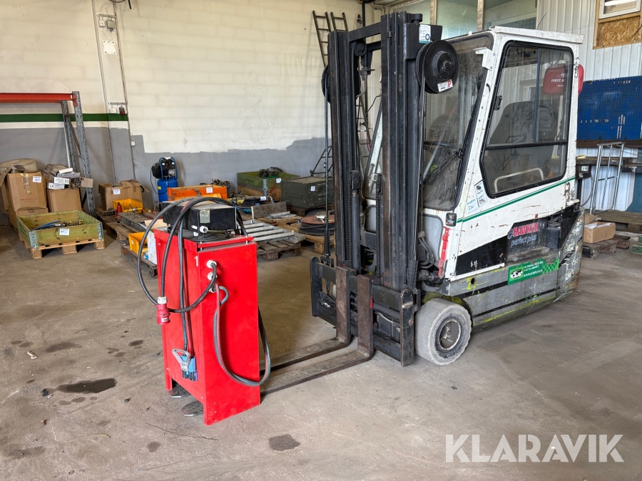 Motviktstruck Clark CTM 16 med laddare