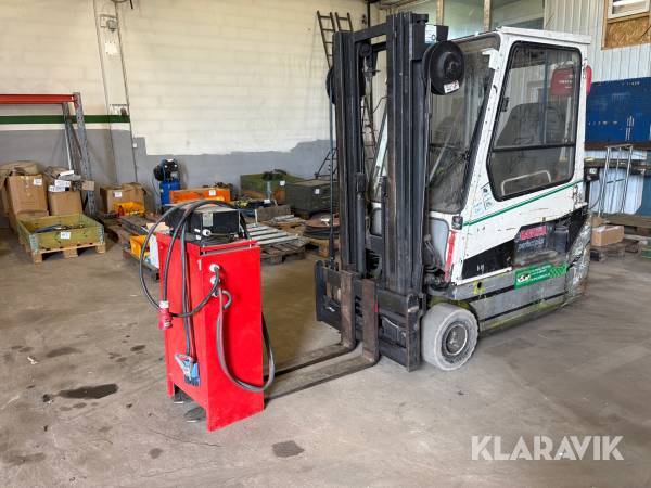 Motviktstruck Clark CTM 16 med laddare