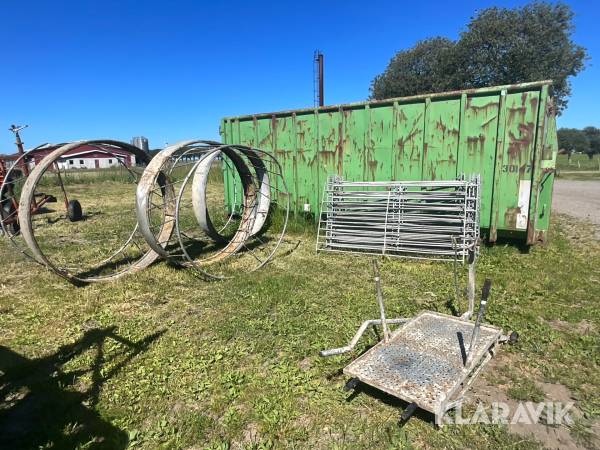 Utrustning till får 3 st foderhäckar 12 st grindar och en klippbänk