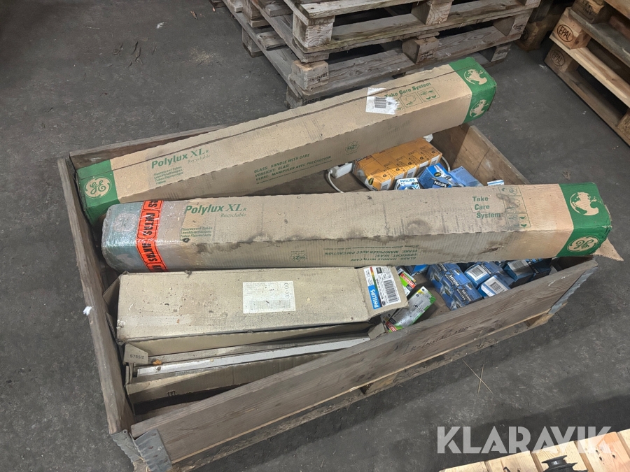 Diverse Lysrör och elkablar 2st pallar