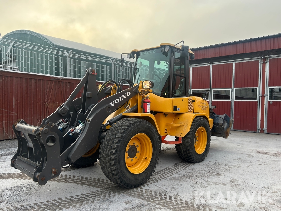 Hjullastare Volvo L35G vikplog och sandspridare