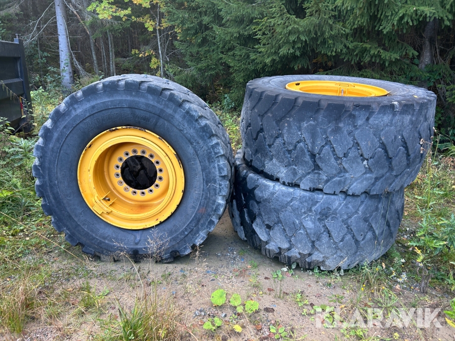 Entreprenaddäck med fälg Bridgestone 650/65R25 L90H