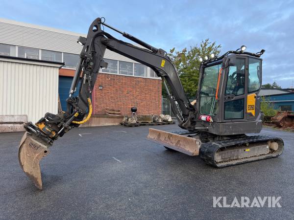 Grävmaskin Volvo ECR50 med rotator med grip & planeringsskopa