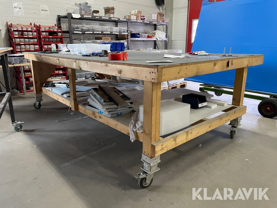 Arbetsbord med fullmatta