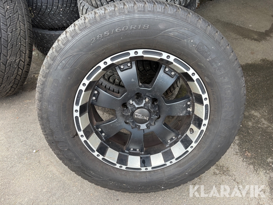Däck på fälg 285/60 R18