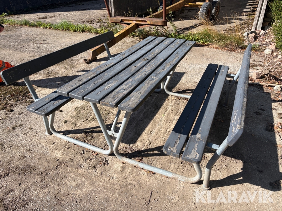 Park-/picknickbord med fasta bänkar