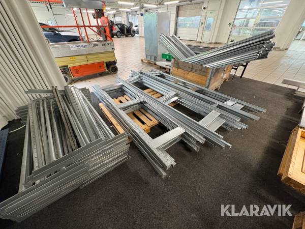 Parti med hyllställ Constructor H1280-Stolptyp K Däckställ