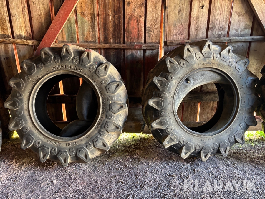 Traktordäck Pirelli 14.9R24 2st med innerslang