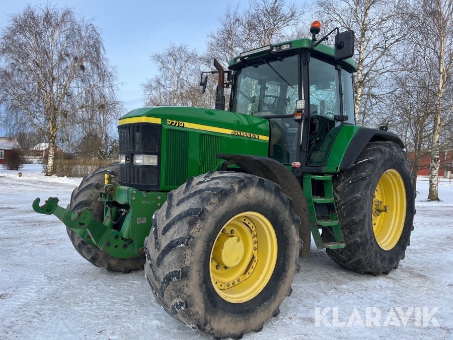 Traktor John Deere 7710