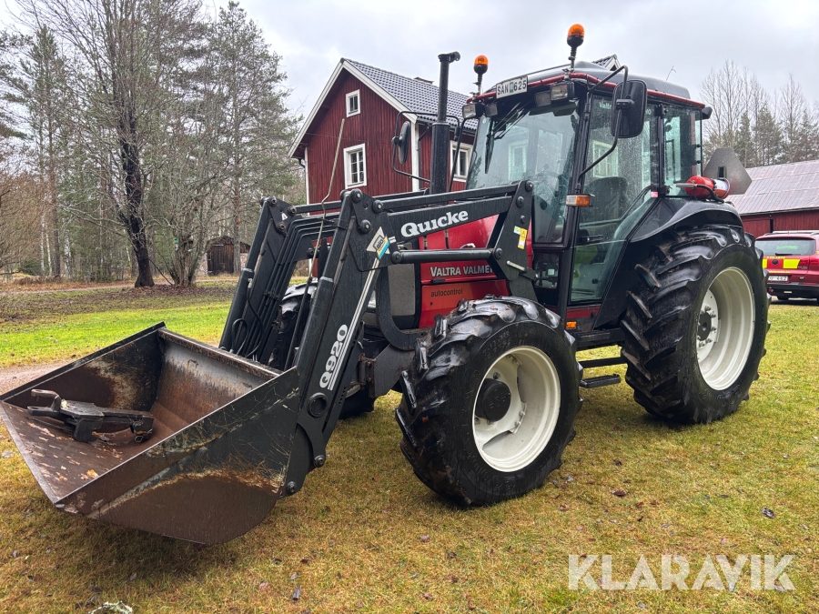 Traktor Valtra Valmet 700-4 med frontlastare