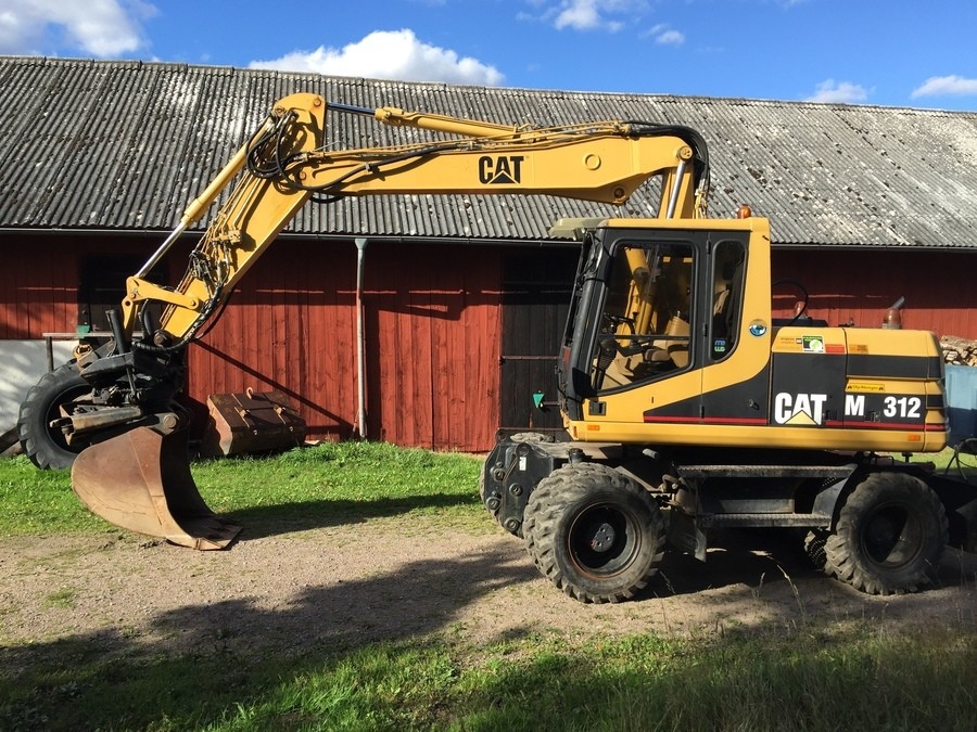 CAT M312 med vagn