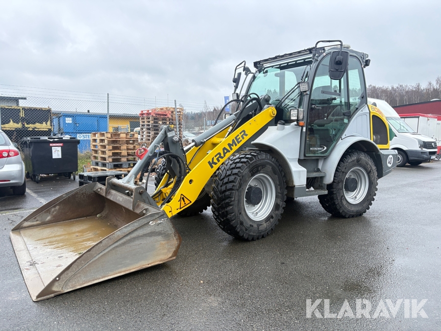 Hjullastare Kramer 8085 med skopa och gafflar
