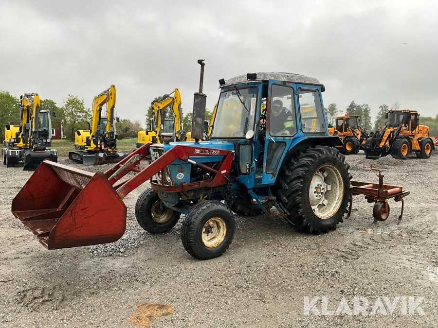 Veterantraktor Ford 5600 med lastare och kultivator