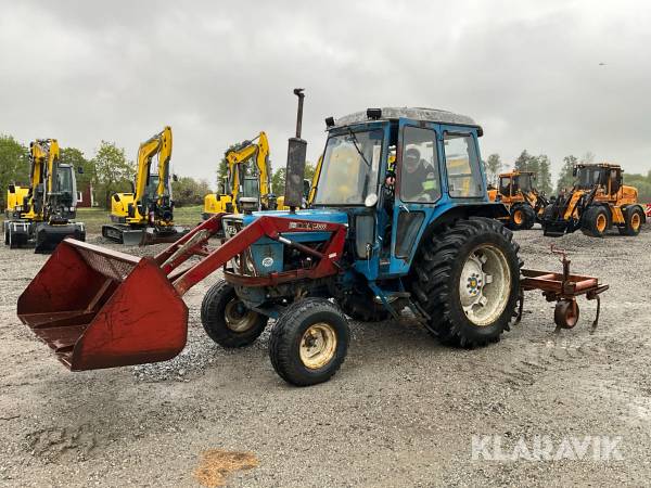 Veterantraktor Ford 5600 med lastare och kultivator