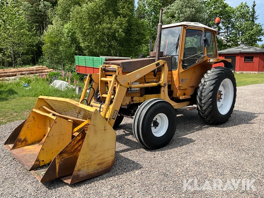 Traktor Valmet 703 med frontlastare och 3 skopor