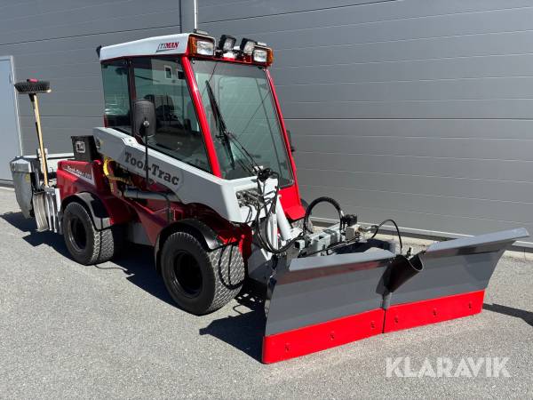 Redskapsbärare Timan Tool-Trac 245 med flera redskap