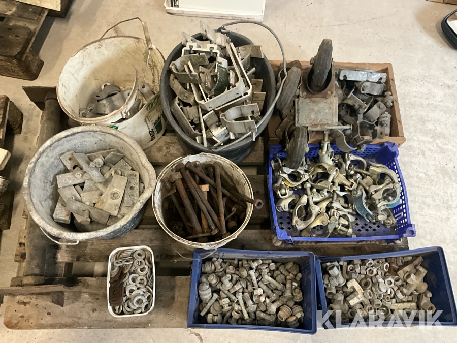 Diverse infästningsmaterial till skyltar och ställning