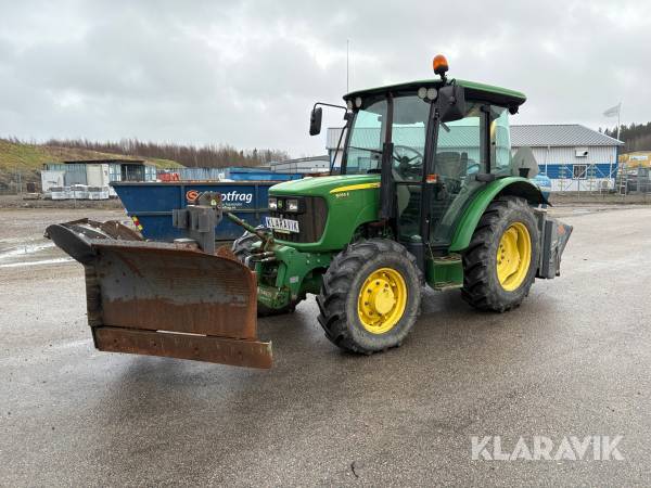 Traktor John Deere 5055E med redskap