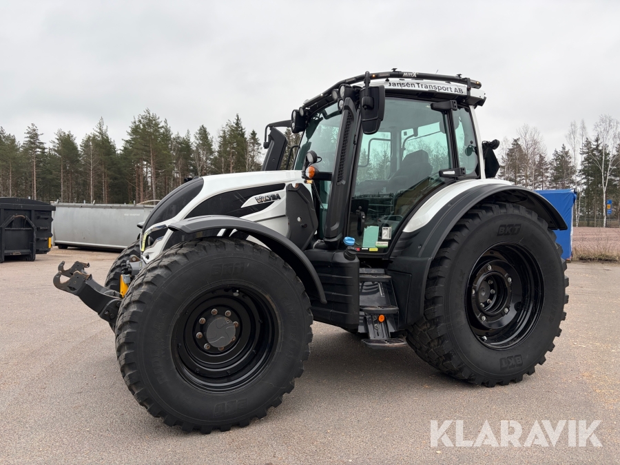 Traktor Valtra N175 med frontlastare