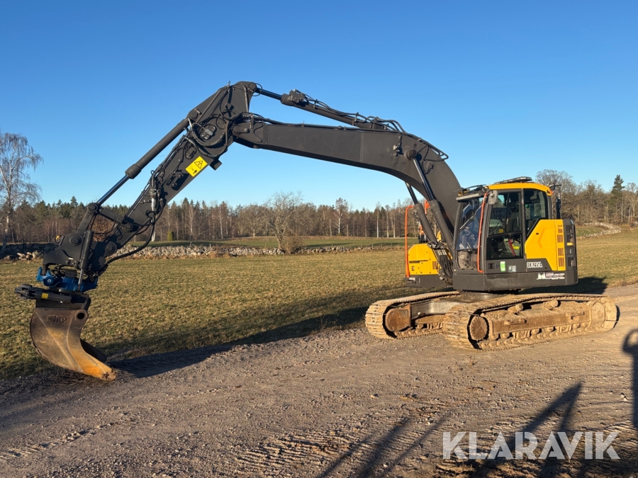 Grävmaskin Volvo ECR235EL med redskap
