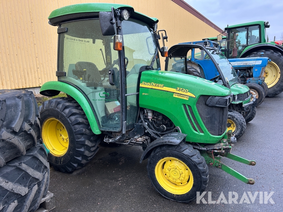 Traktor John Deere 3720