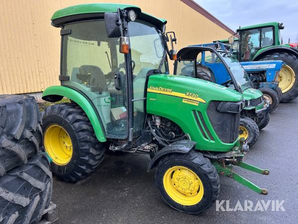 Traktor John Deere 3720