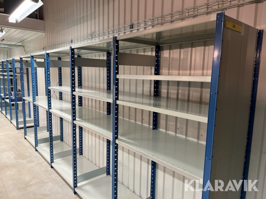 Stort parti med hyllsystem Brännhylte bruk Metro 35gavlar ca 630 hyllplan samt avdelare