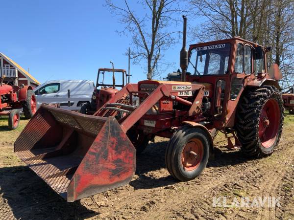 Traktor Volvo BM T 600 med lastare och flera redskap
