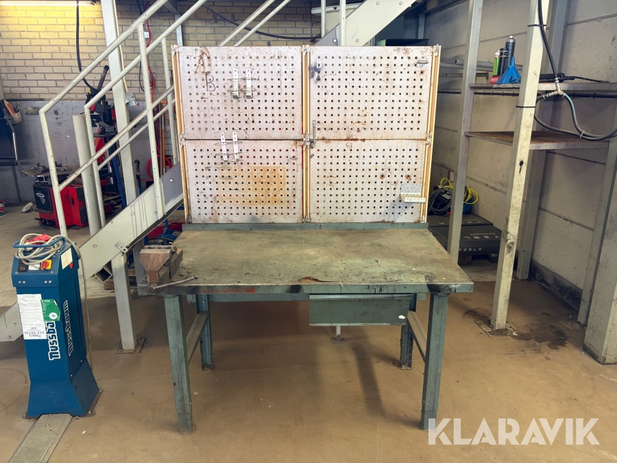 Arbetsbänk med skruvstycke 150cm