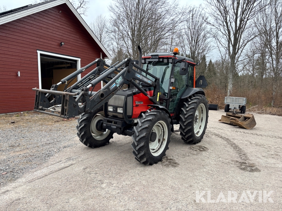 Traktor Valtra A95 med frontlastare
