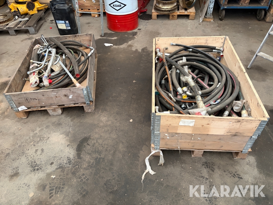 Parti med hydraulslangar till Huddig grävlastare