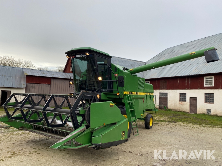 Skördetröska John Deere 1155 med 12 fots bord