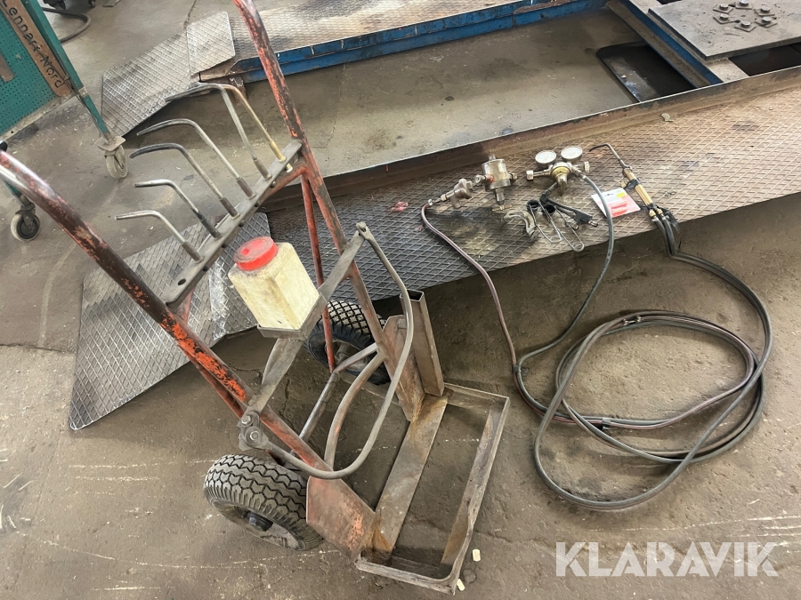 Kärra med tillbehör till skärbrännare
