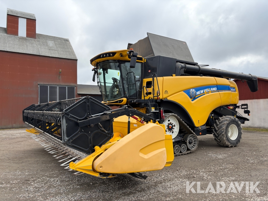 Skördetröska New Holland CX 8.85 4WD med GPS och 25 fots skärbord