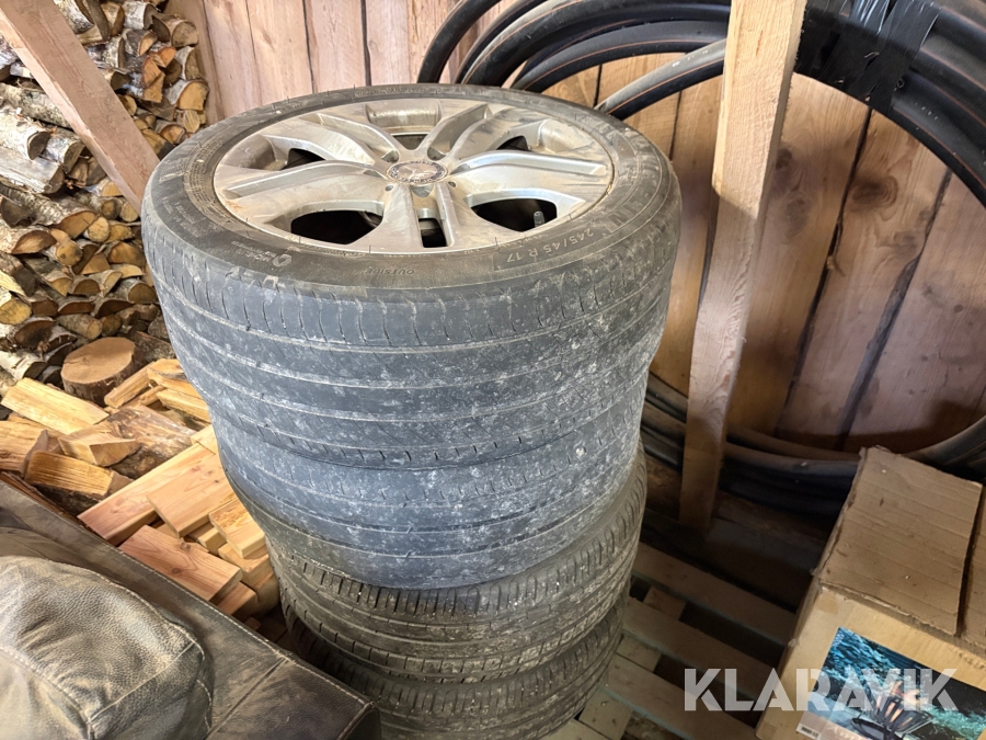 Däck Michelin 245/45R17 på aluminiumfälgar 4st