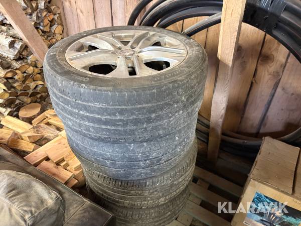 Däck Michelin 245/45R17 på aluminiumfälgar 4st