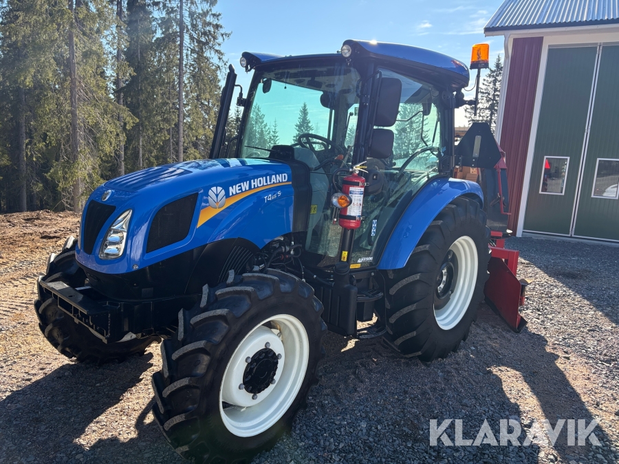Traktor New Holland T4.65S med snöslunga 
