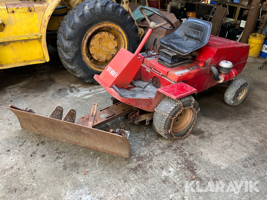 Åkgräsklippare Toro med snöblad