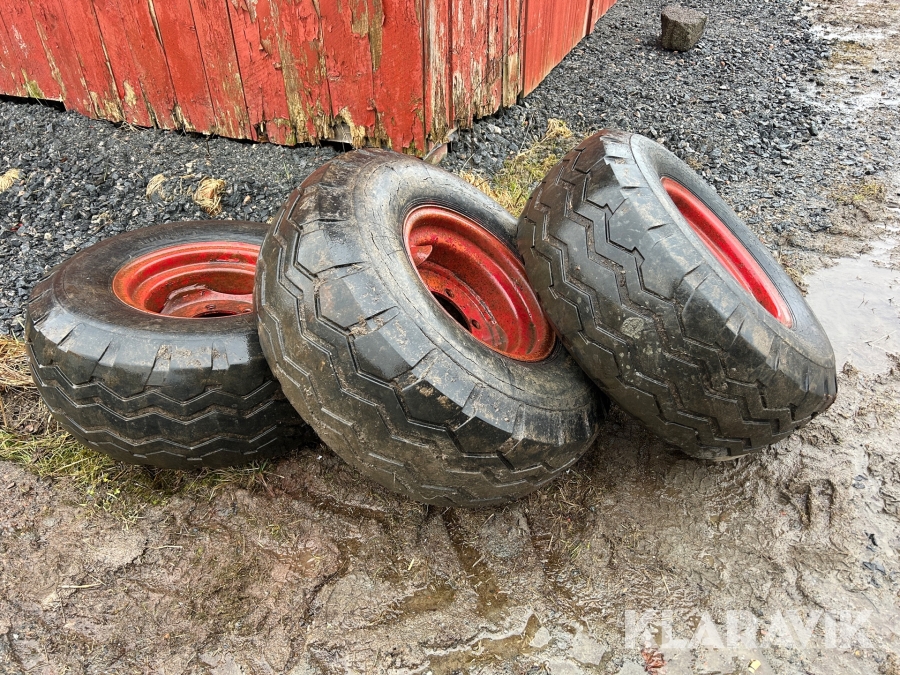 Däck på fälg 3 st