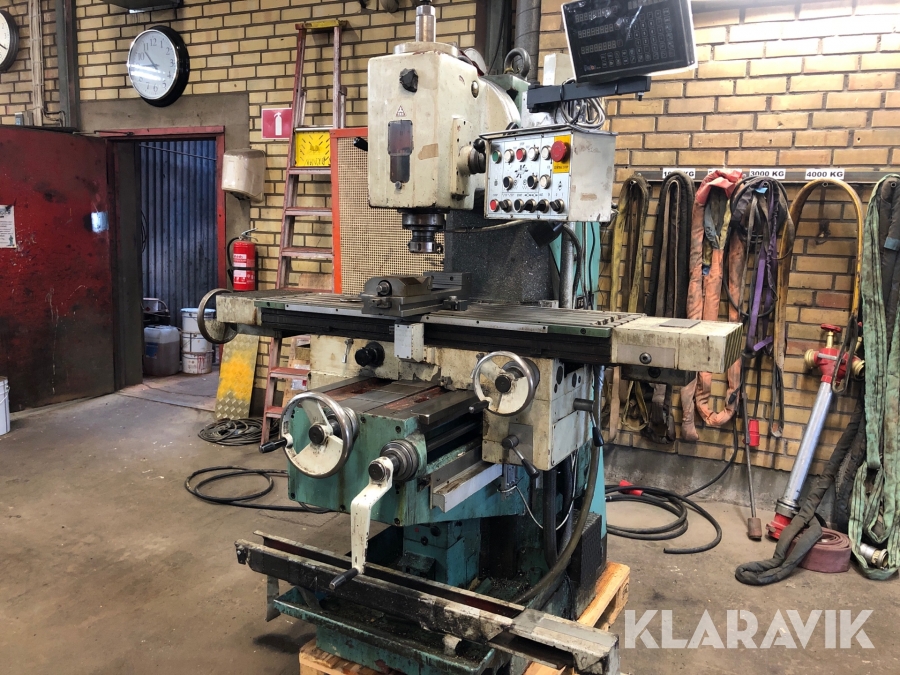 Fräs Tos Olomouc FGV32 med tillhörande verktyg